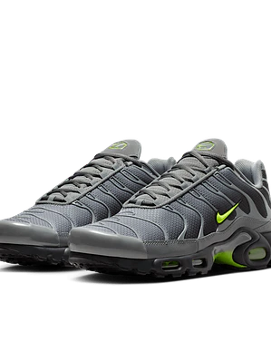 NIKE AIR MAX PLUS