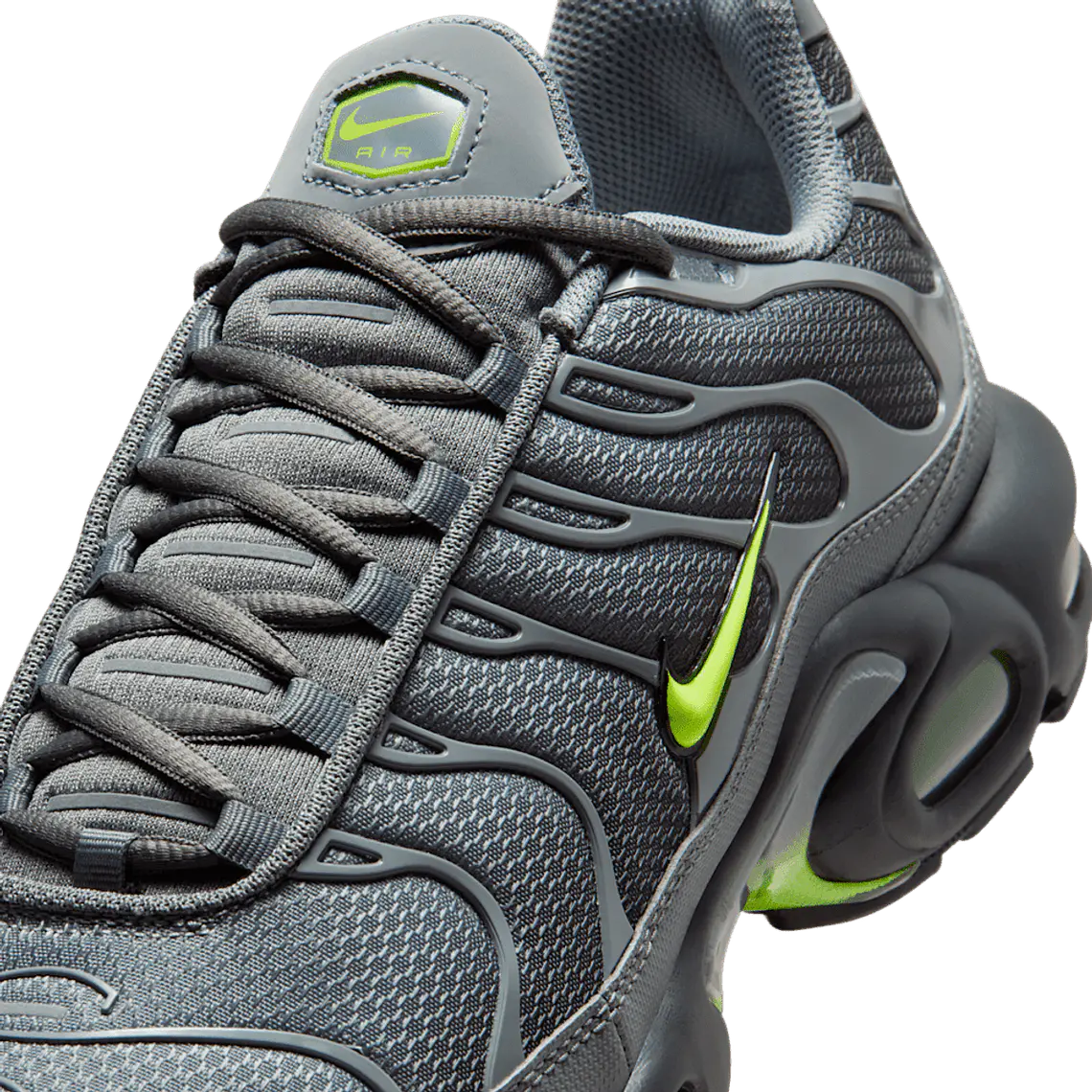 NIKE AIR MAX PLUS 6