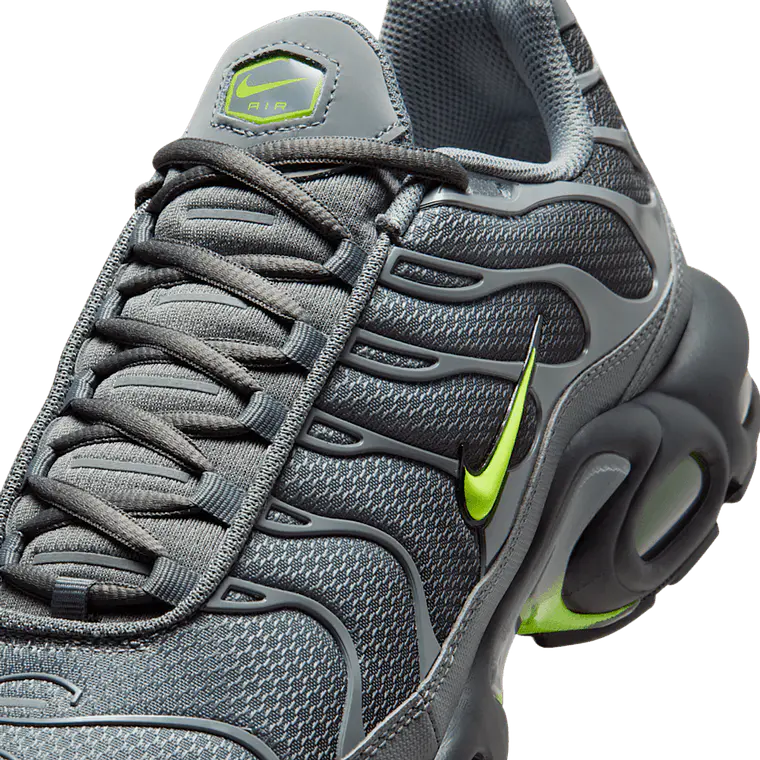 NIKE AIR MAX PLUS 6