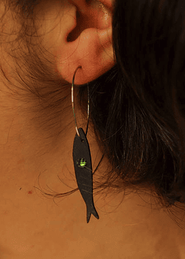Sustainable sardine earrings made with coffee grounds