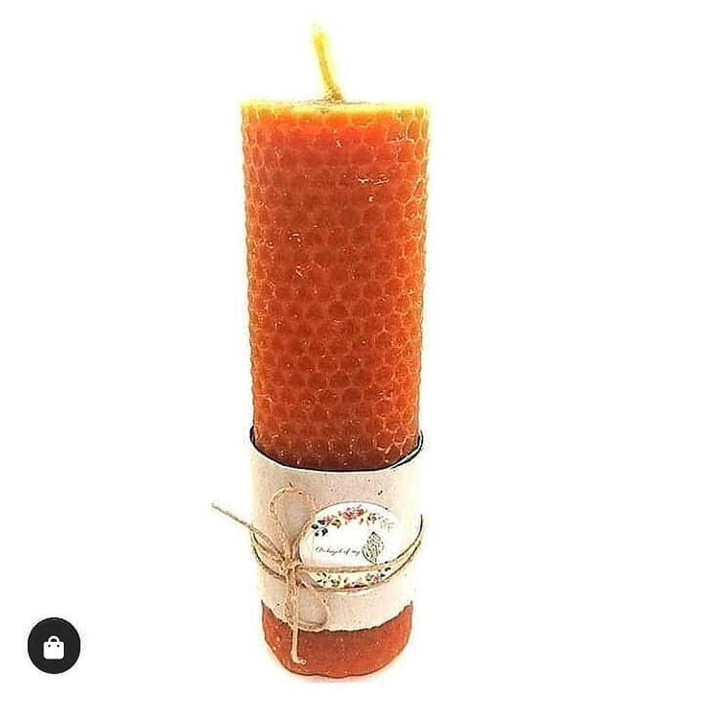 Aromatic honey and beeswax candle