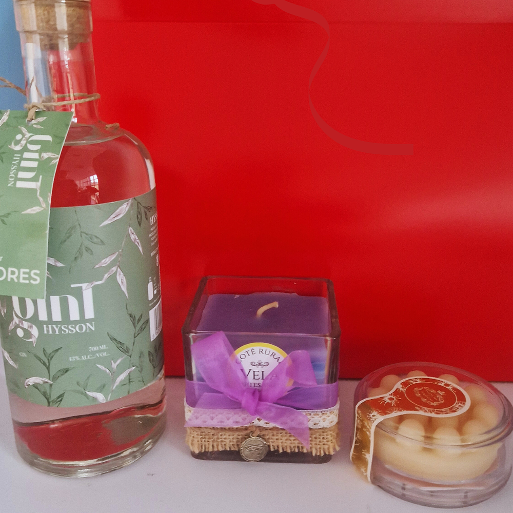 Gin, candle and soap basket
