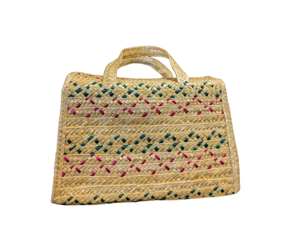 Sac en paille de seigle fait main avec des fils colorés 5