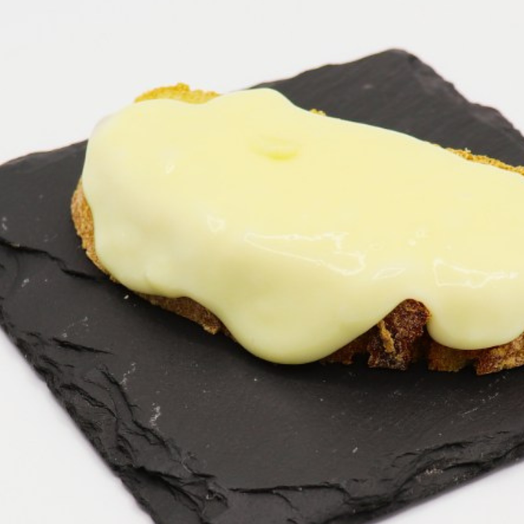 Fromage de brebis affiné de qualité supérieure de Serra, en boîte en bois. 2