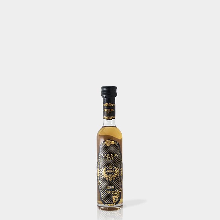 Liqueur de 50 ml dans un coffret cadeau avec un ruban. 4