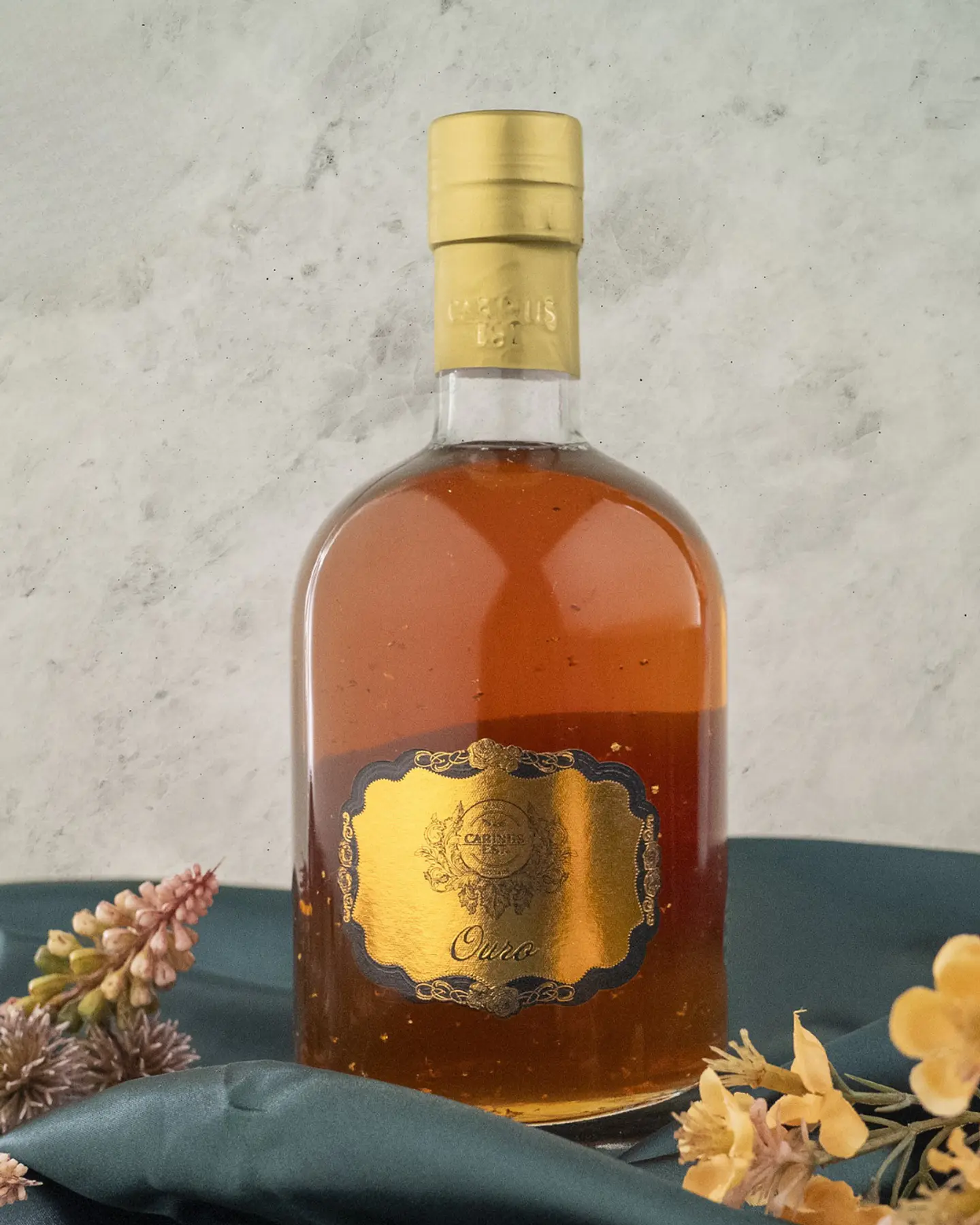 Licor con copas de oro y chocolate 5