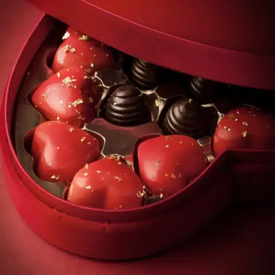 Caja de bombones premium: oro, praliné y miel. 3