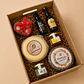 Caja con quesos, miel, pasta de frutas y vino. - Miniatura 2