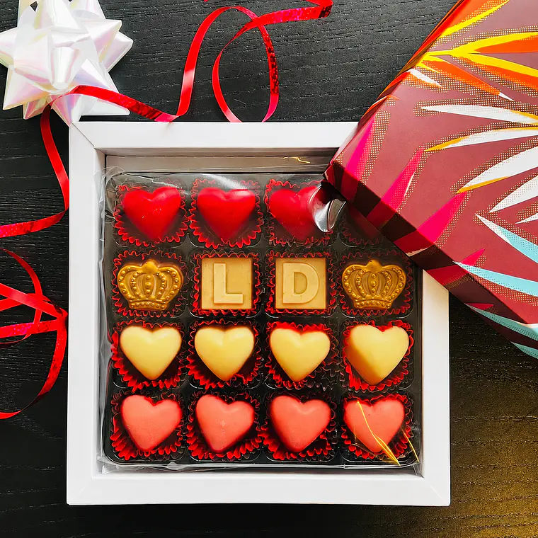 Customizable chocolate with initials (9 chocolates) 2