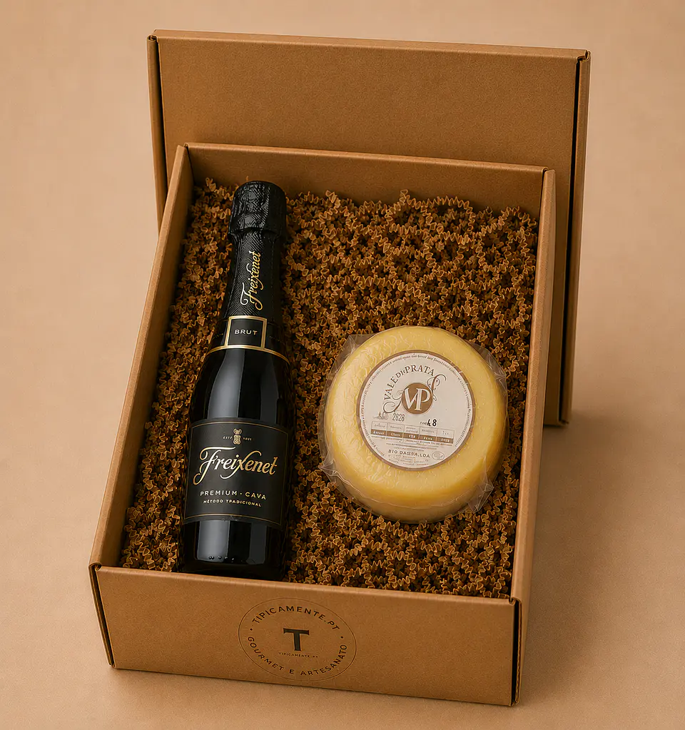 Special gourmet cheese and wine basket 3