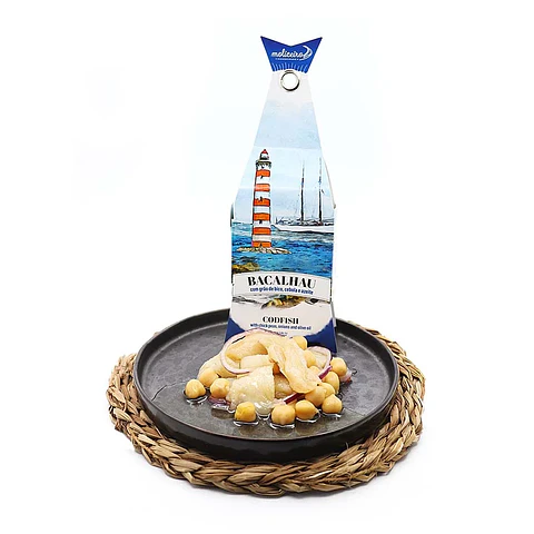 Bacalhau com grão de bico, cebola e azeite