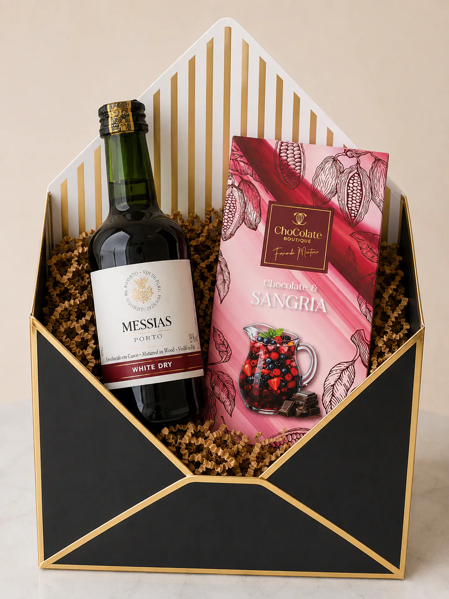 Cesta de vino de Oporto y chocolate Sangria 2