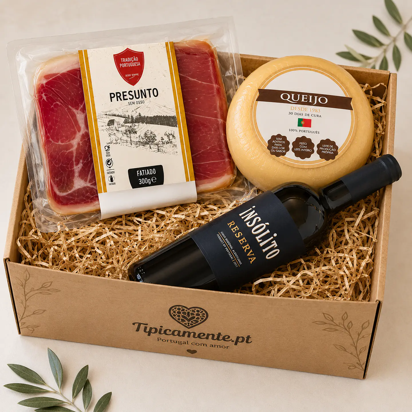 Coffret « Trois saveurs » : fromage, jambon cru et vin au choix 1