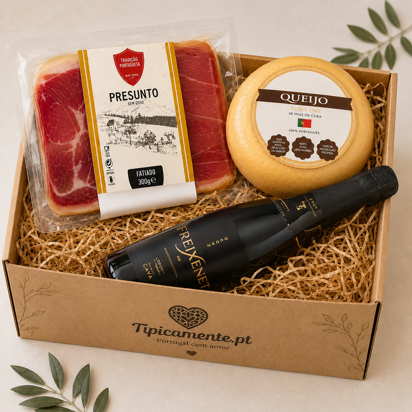 Coffret « Trois saveurs » : fromage, jambon cru et vin au choix 2