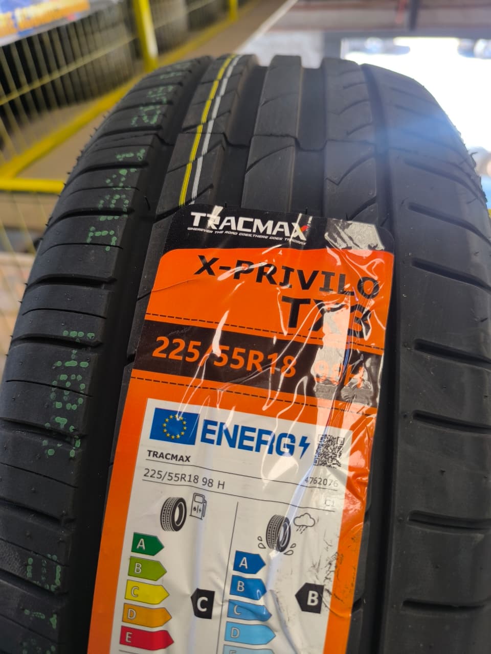225/55 r18 tracmax x-privilo tx3