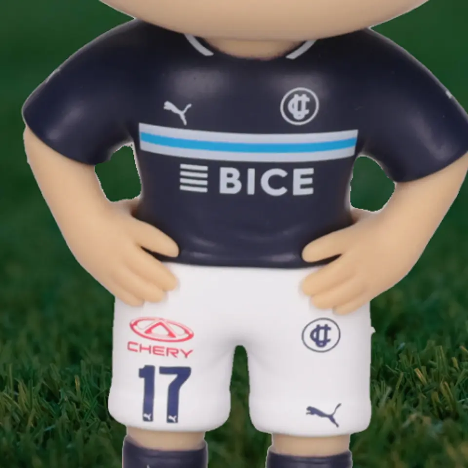 Figura Universidad Católica Camiseta Reserva #17 Gary Medel – Edición 2025 4