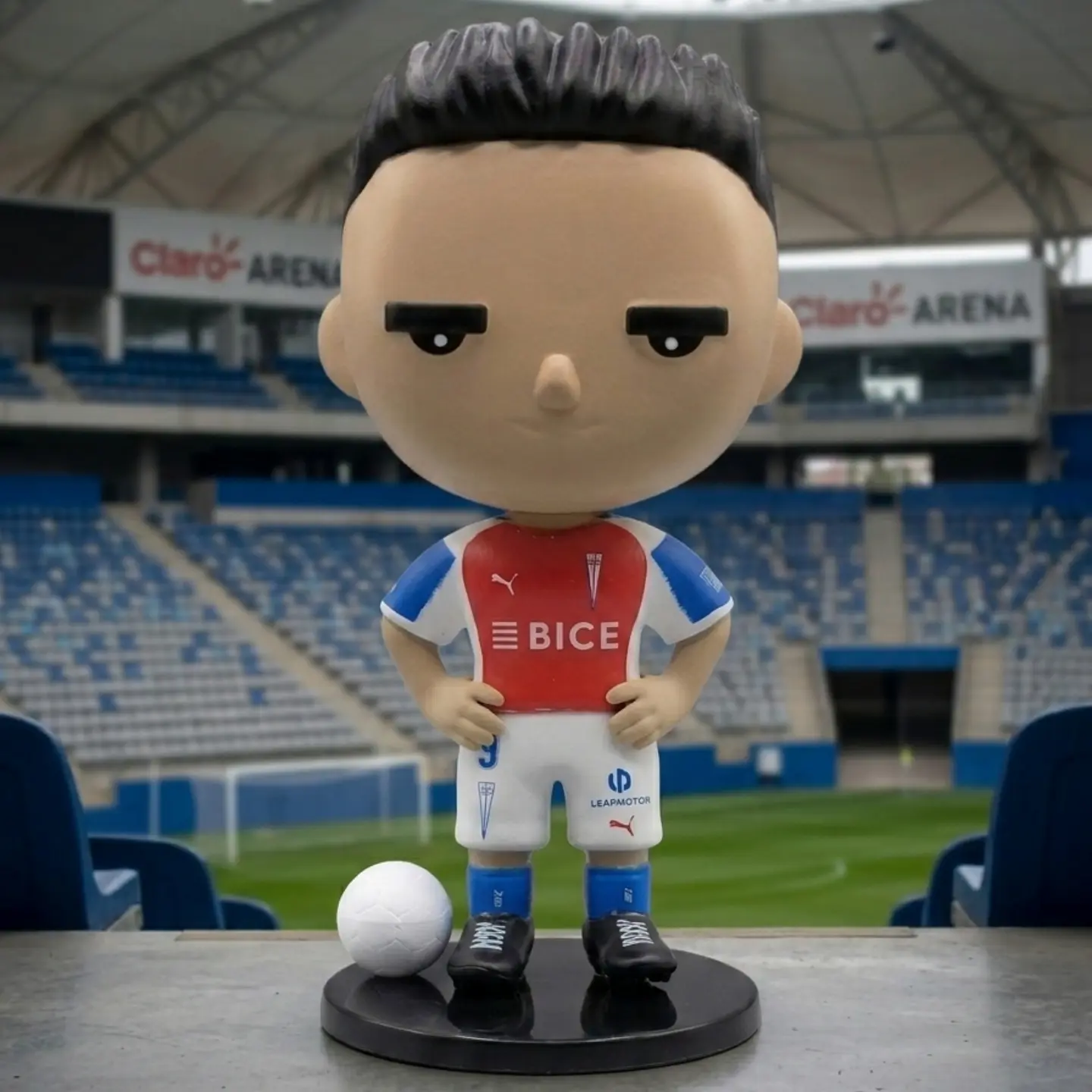 Figura Universidad Católica Camiseta Reserva #9 Fernando Zampedri – Edición 2026 1