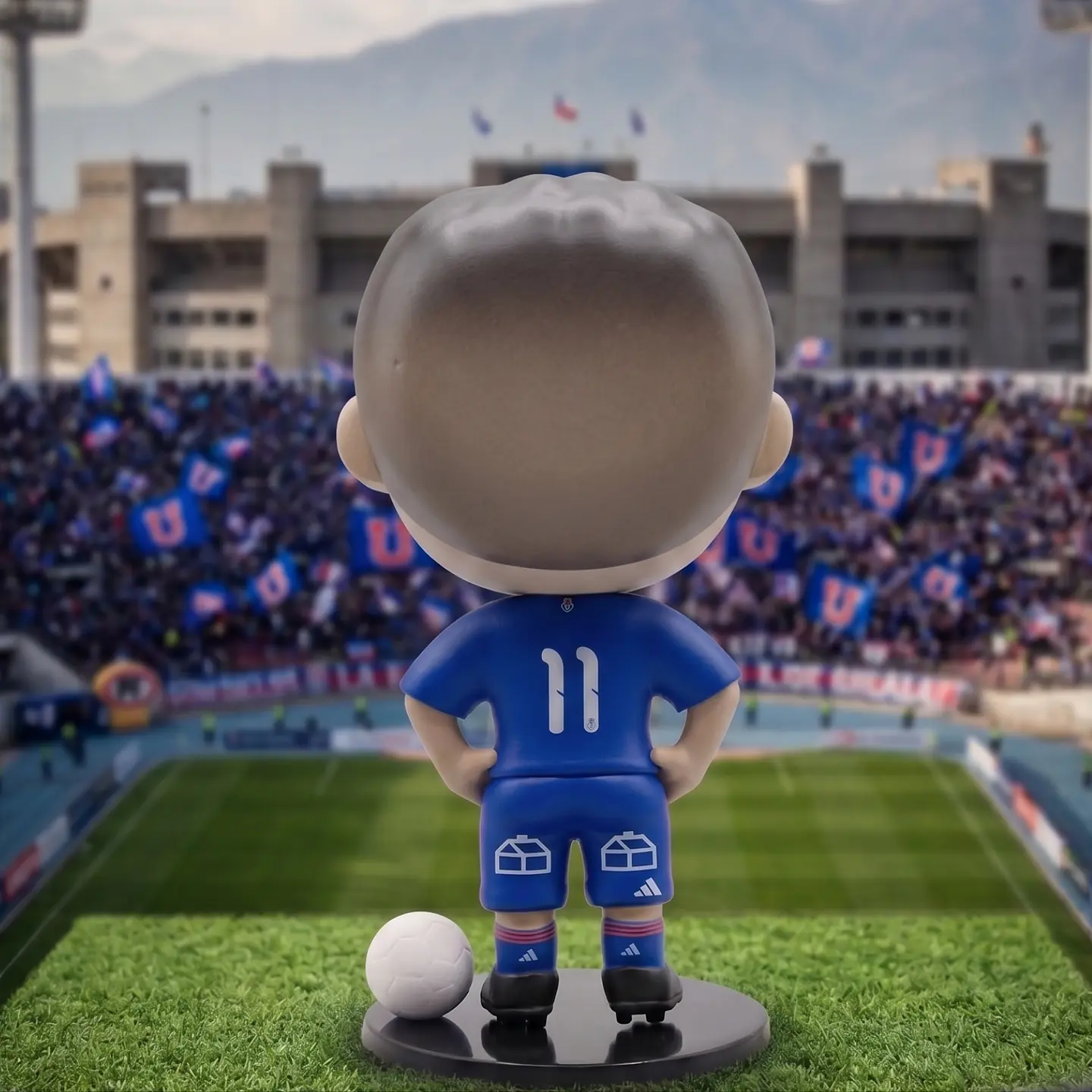 Caja Completa Figura Universidad de Chile Camiseta Titular #11 Eduardo Vargas – Edición 2026 4