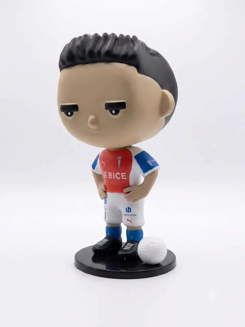 Caja Completa Figura Universidad Católica Camiseta Reserva #9 Fernando Zampedri – Edición 2026 6