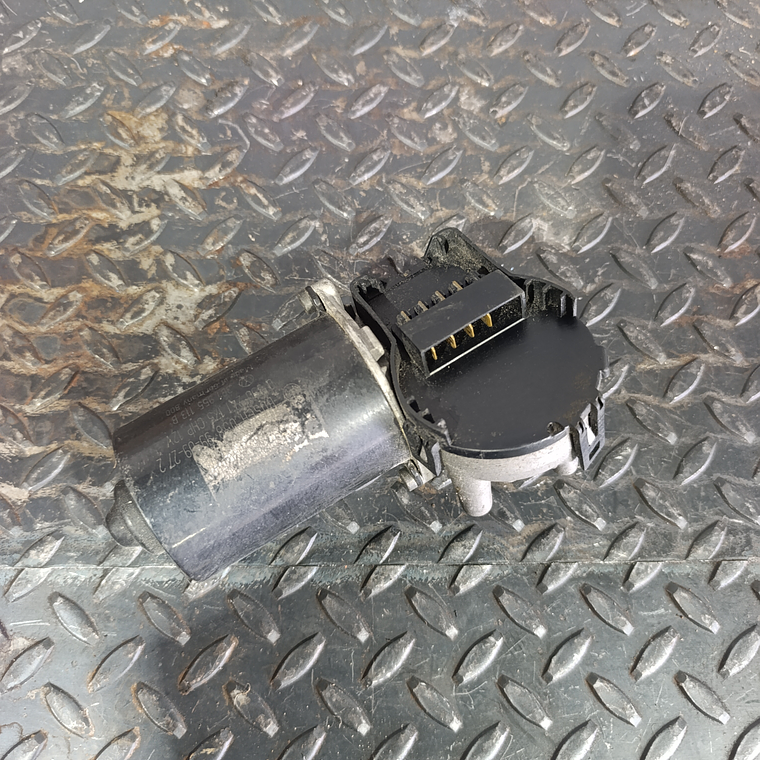 Moteur d'essuie-glace avant VW Passat B5 3B1955113B 8