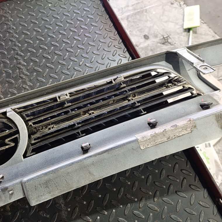 Grelha para-choques Opel Vivaro A 8200044873 8