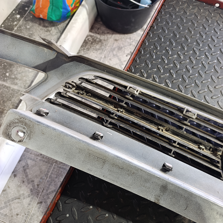 Grelha para-choques Opel Vivaro A 8200044873 10