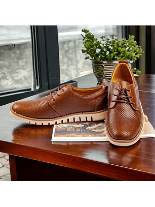 Zapatos hombre con textura de puntos en cuero