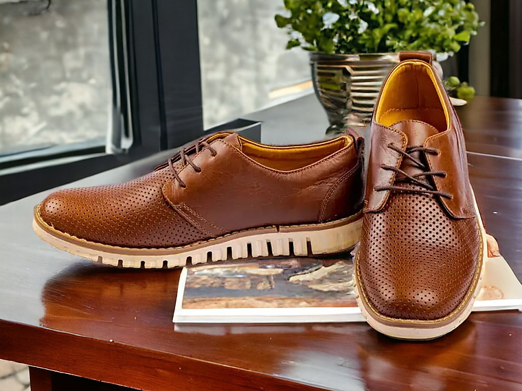 Zapatos hombre con textura de puntos en cuero 1