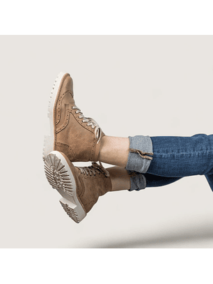 Botas de amarrar mujer en cuero graso mate y grabados tipo brogues color miel