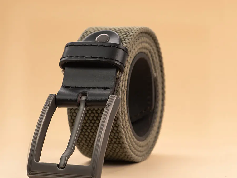 Cinturón para hombre en lona de algodón con puntera en cuero y hebilla mate color verde 3