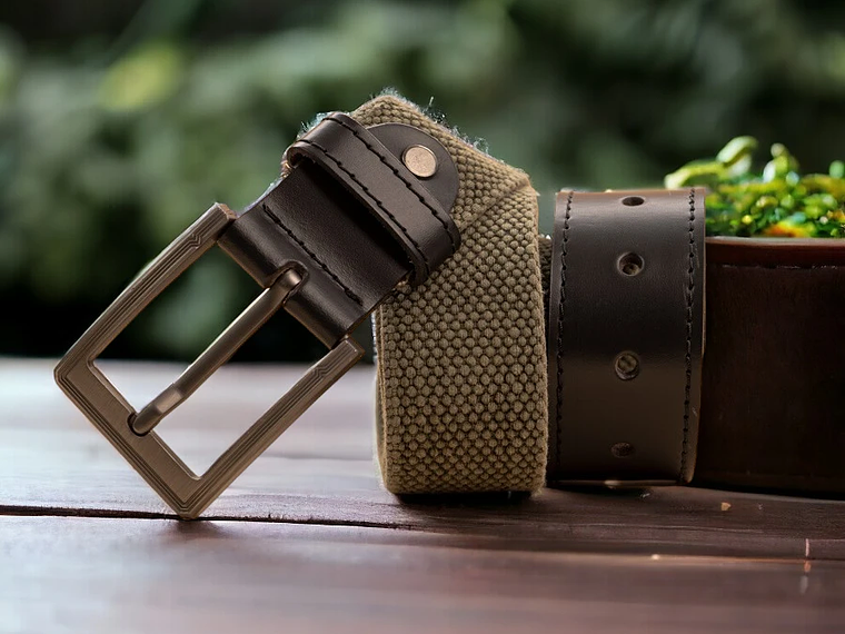 Cinturón para hombre en lona de algodón con puntera en cuero y hebilla mate color verde 1