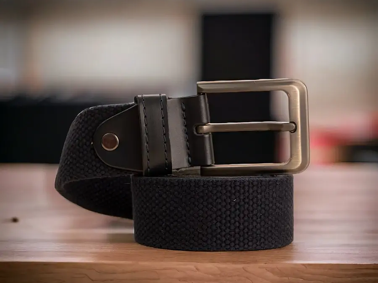 Cinturón para hombre en lona de algodón con puntera en cuero y hebilla mate color indigo 3