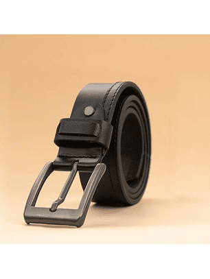 Cinturón para hombre en cuero graso con hebilla de metal color negro 