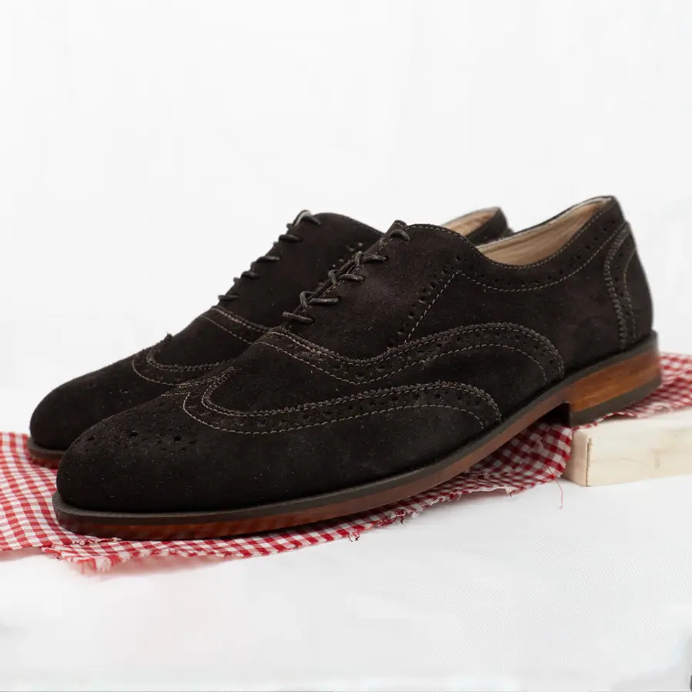 Zapatos hombre brogues en  cuero carnaza color chocolate