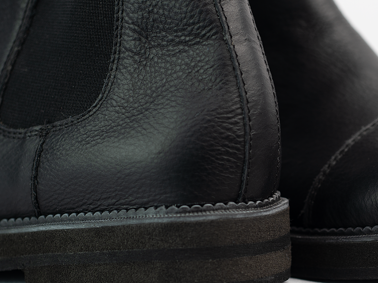 Botas de mujer chelsea en cuero liso color negro 4