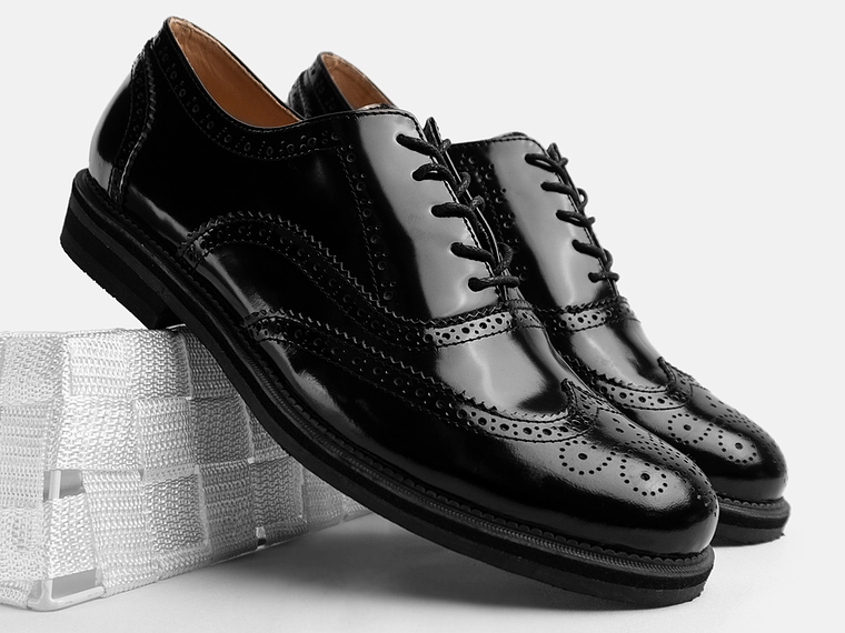 Zapato para hombre brogues en cuero charol 2