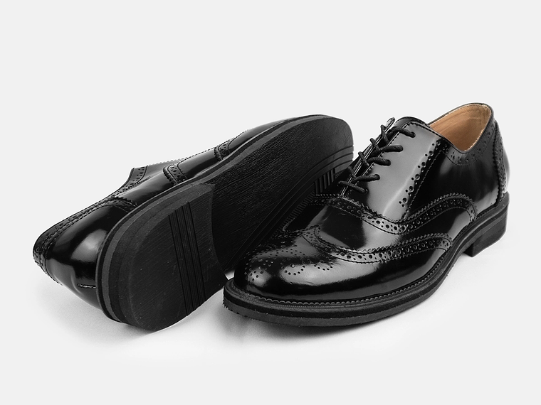 Zapato para hombre brogues en cuero charol 3