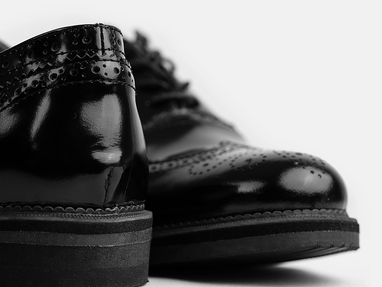 Zapato para hombre brogues en cuero charol 4