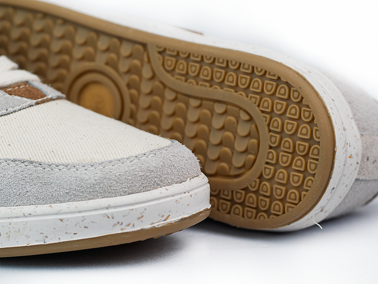 Tenis para hombre en cuero color gris con miel - TROSSASH 5