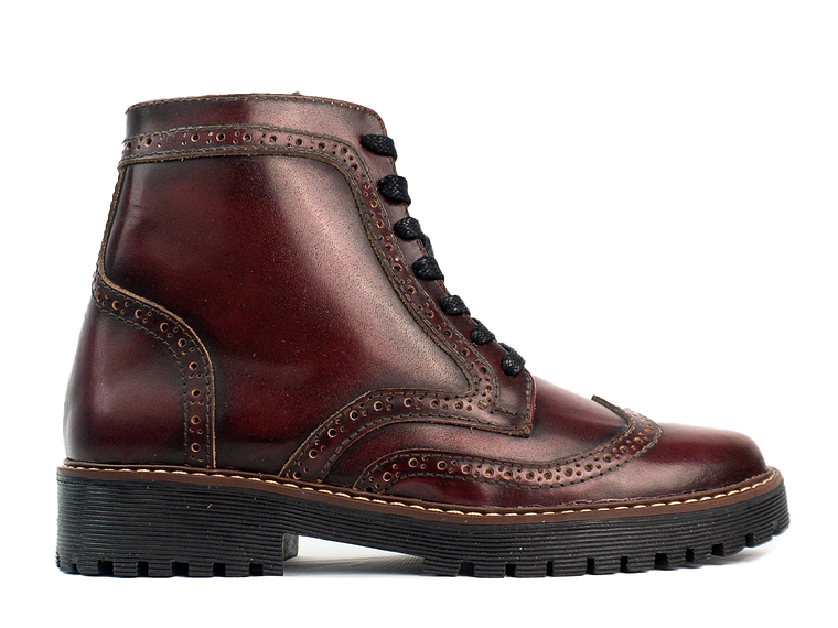 Botas mujer de amarrar en cuero charolado y grabados tipo brogues color vinotinto 1