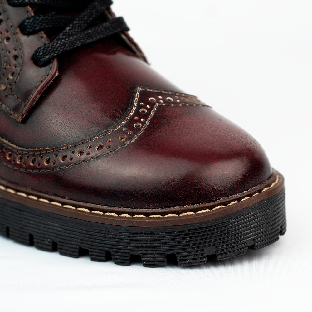 Botas mujer de amarrar en cuero charolado y grabados tipo brogues color vinotinto