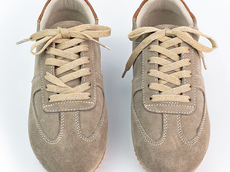 Tenis para mujer en cuero carnaza color Beige - INVE 4