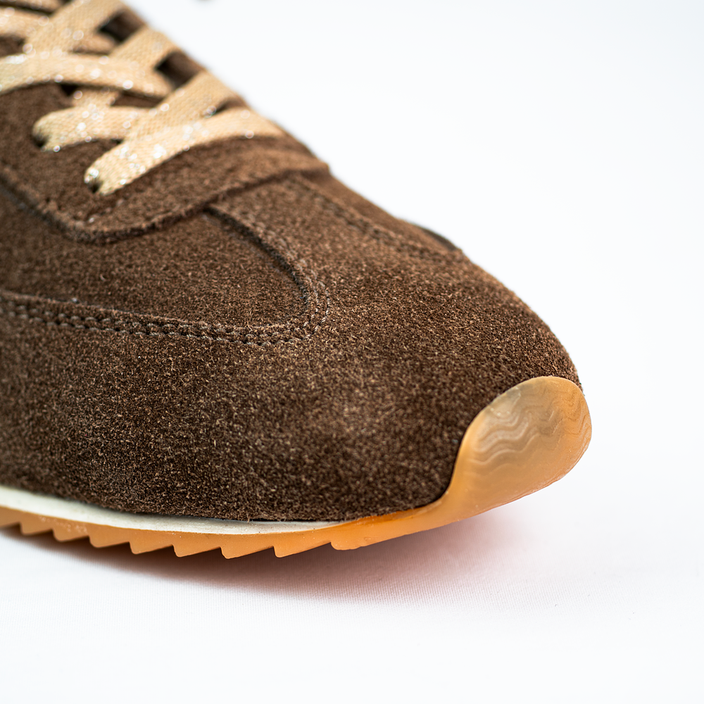 Tenis para mujer en cuero carnaza color chocolate - INVE