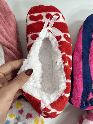 6 PARES DE PANTUFLAS DISEÑOS SURTIDOS 