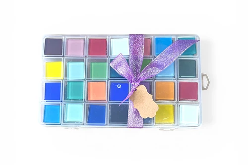 Cajita para regalo  112 cristales distintos colores 2.5 cm cada uno 