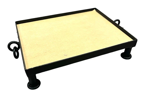 Bandeja con argolla y patitas fierro 20x25 cm