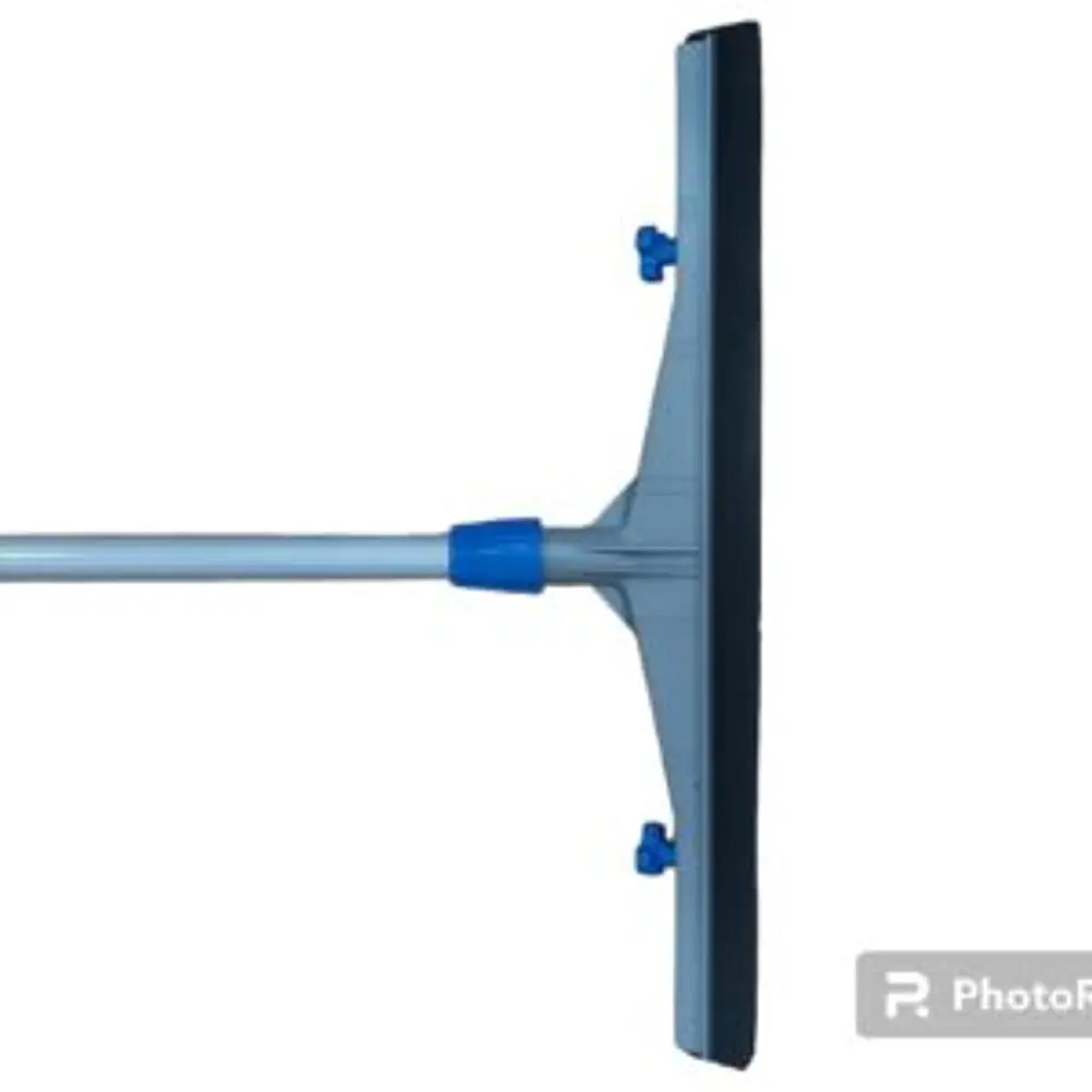 Barre Agua Plástico con Mango de Aluminio 45 cms. Stronger
