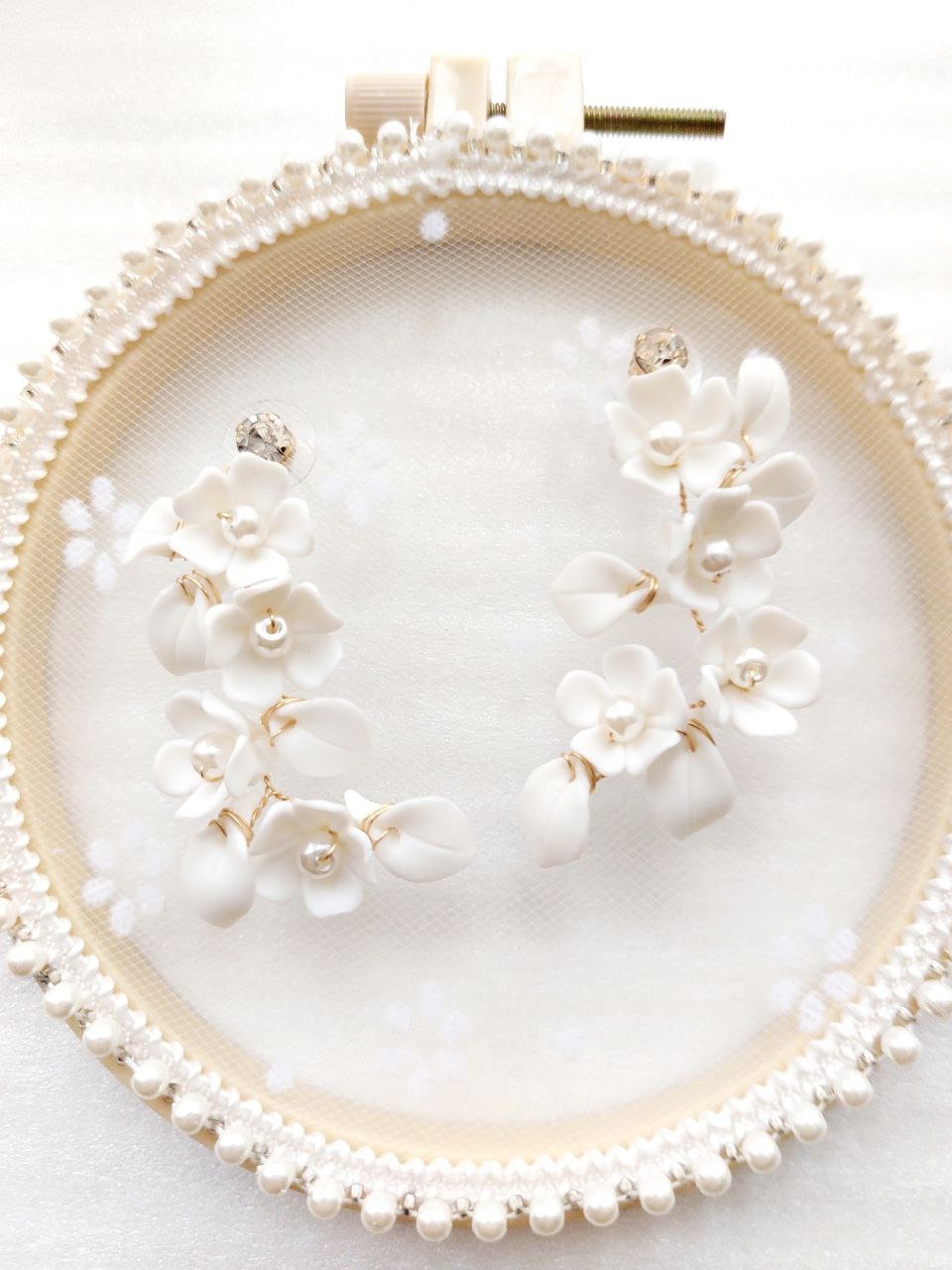 Aros con perlas de lirio