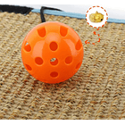 Alfombra rascador adherible gris con pelota naranja 6