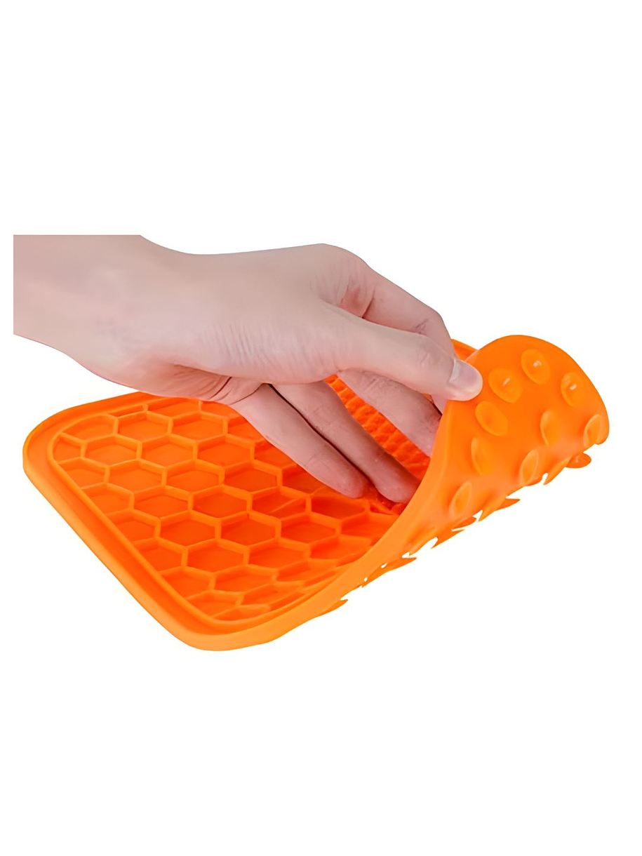 Pet Liking Mat Naranjo 2